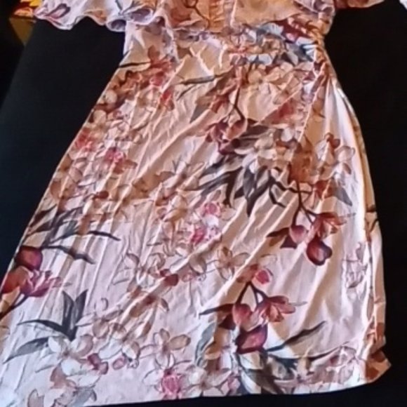 Women's Size 8 Floral Dress from Connected Apparel - Picture 3 of 3